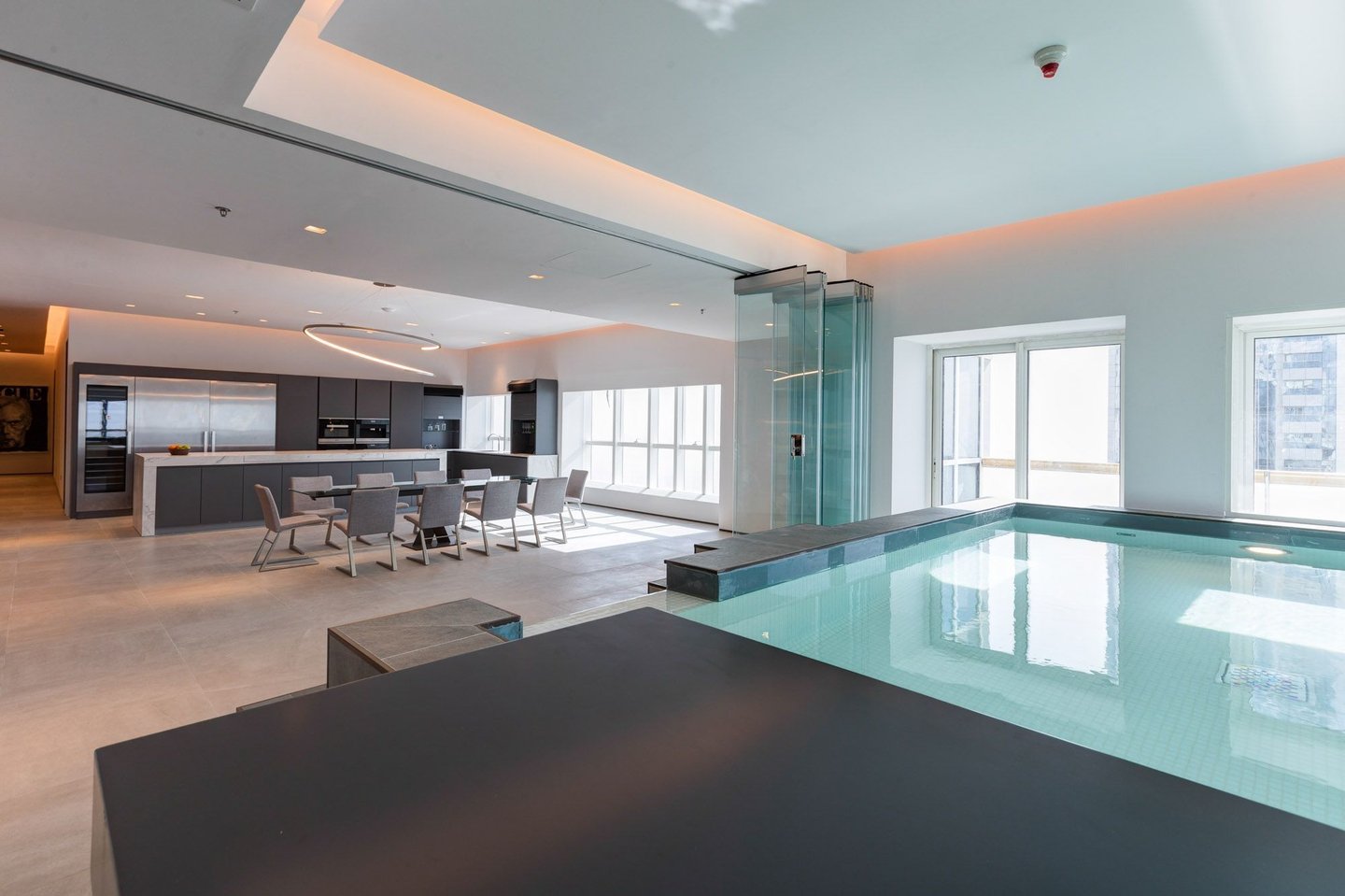 Dubai Marina penthouse with pool