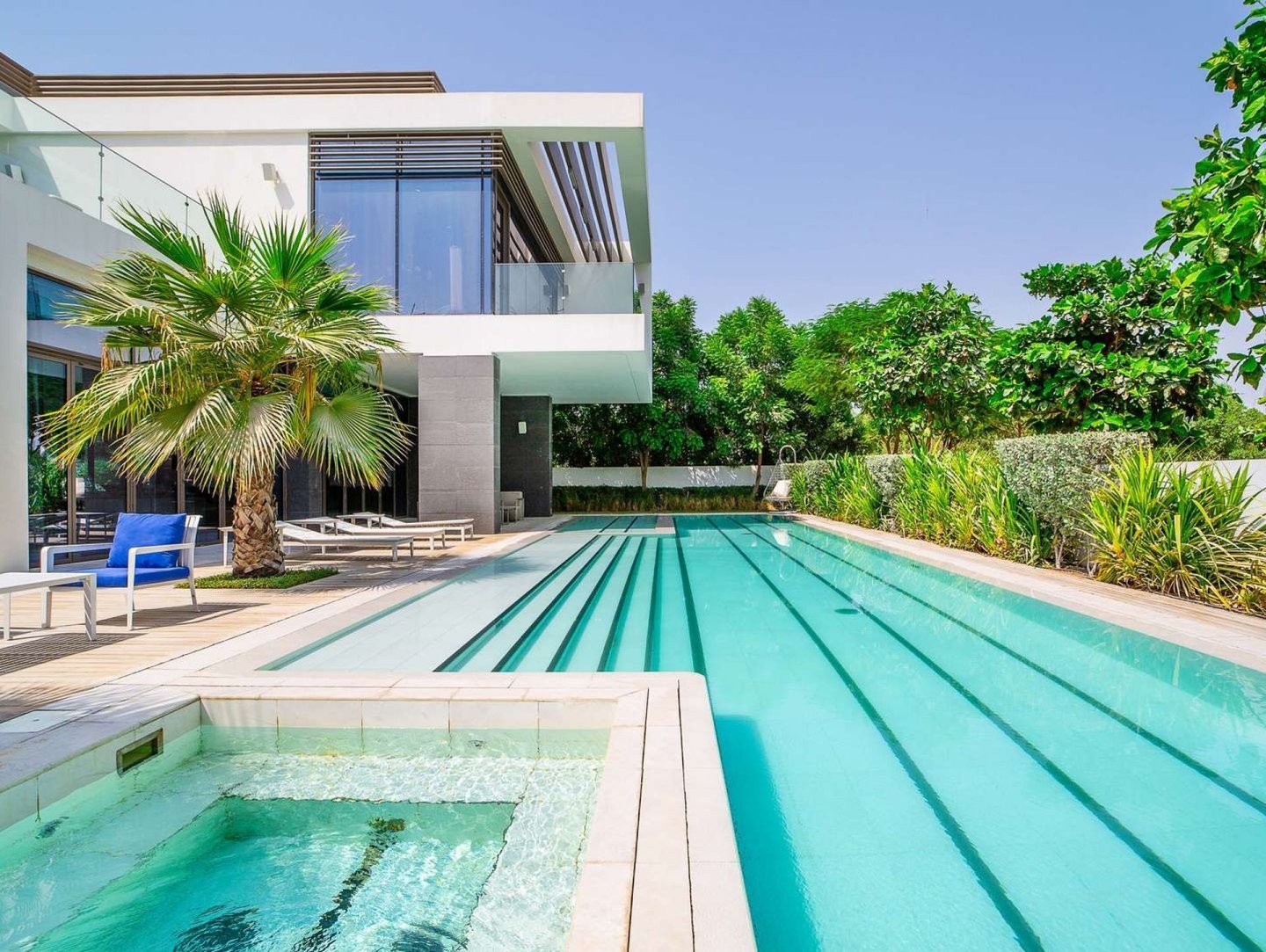District One villa facade | Luxhabitat Sotheby's