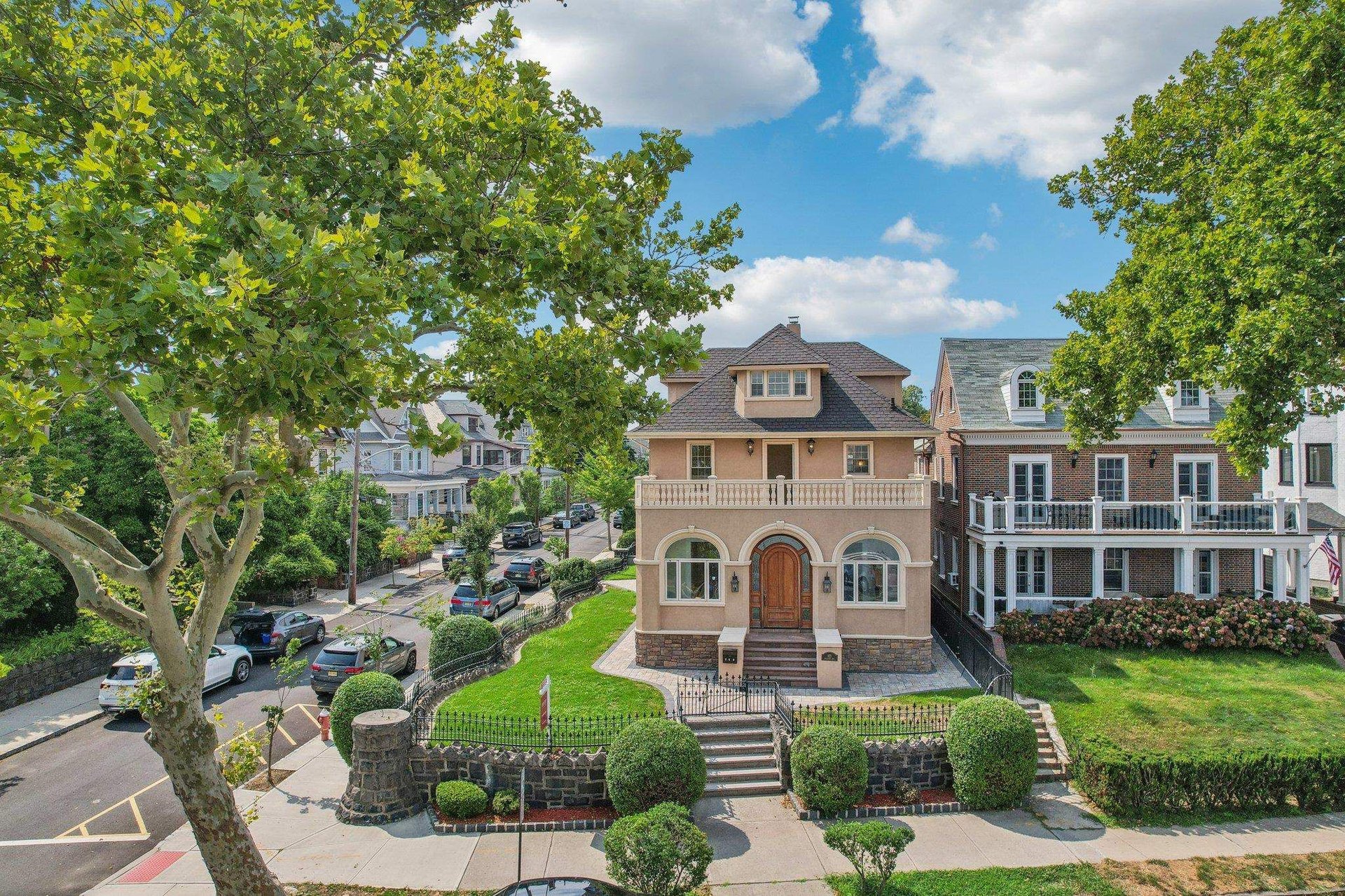 821-823 BOULEVARD EAST, picture 1