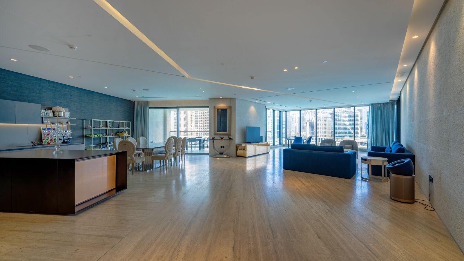 Rare Half floor unit with spectacular views, picture 1