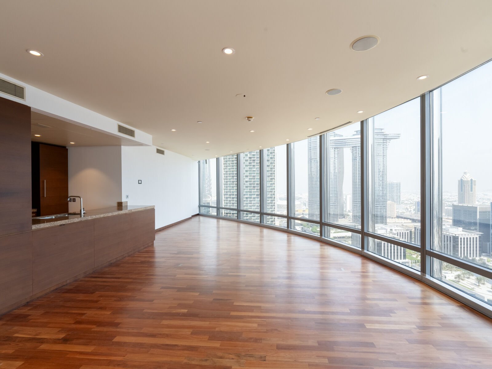 Contemporary Urban Luxury at the Burj Khalifa, picture 1