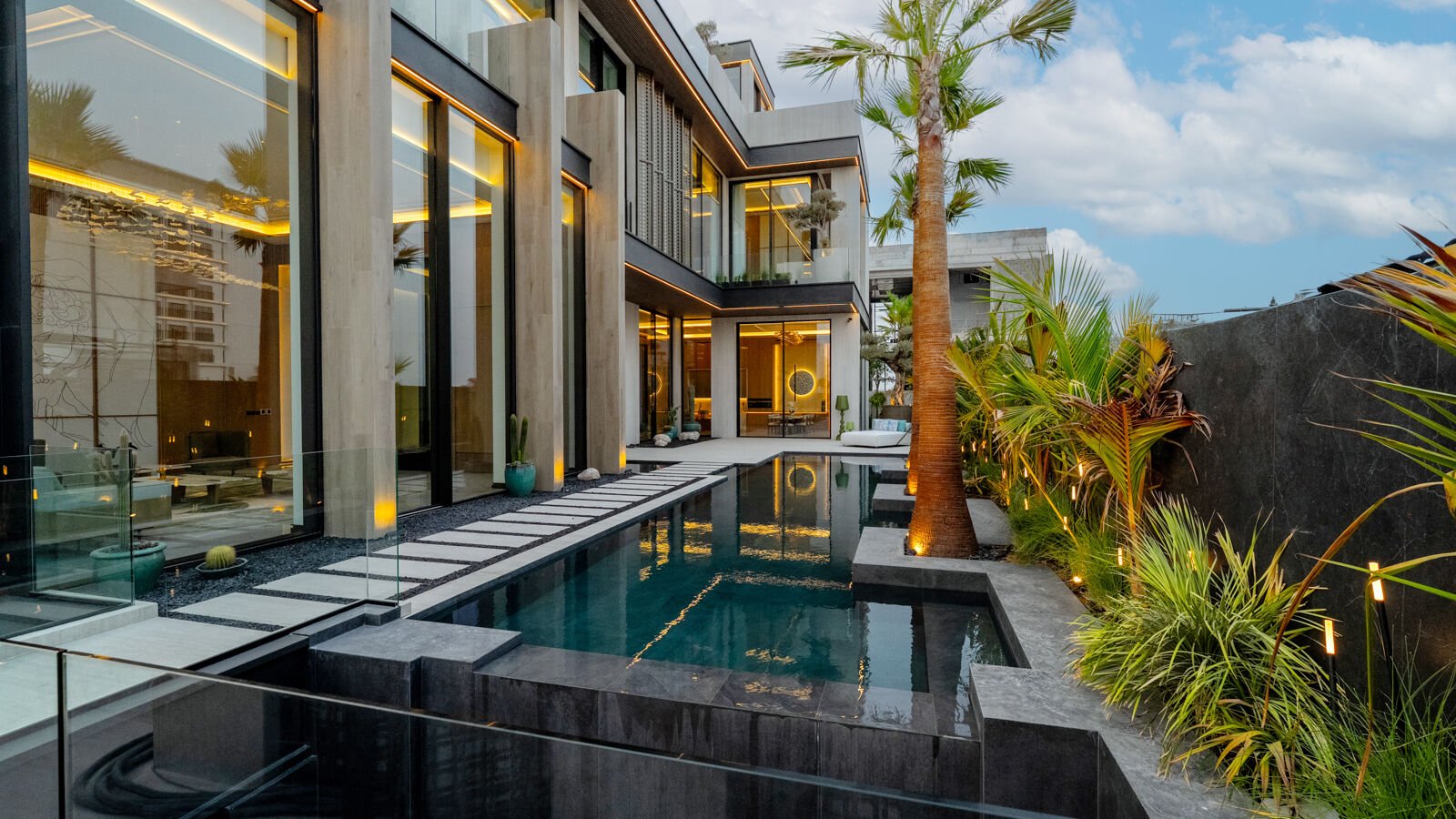 Ultra-Luxurious Villa in La Mer South, picture 1