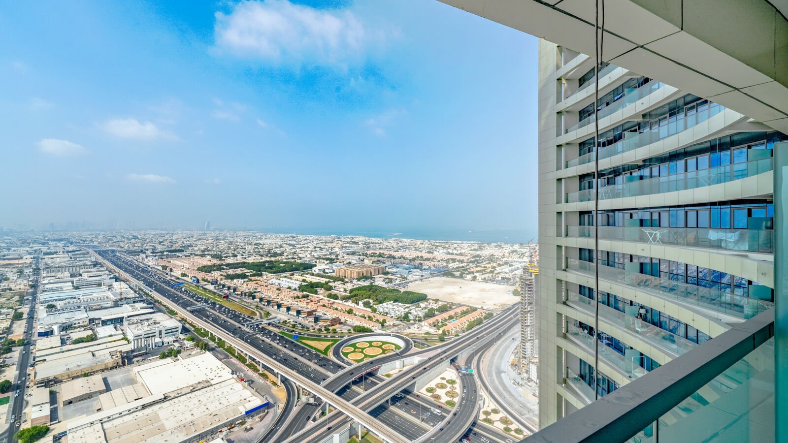 Skyline Luxury | Fully Furnished | Community Views, picture 1