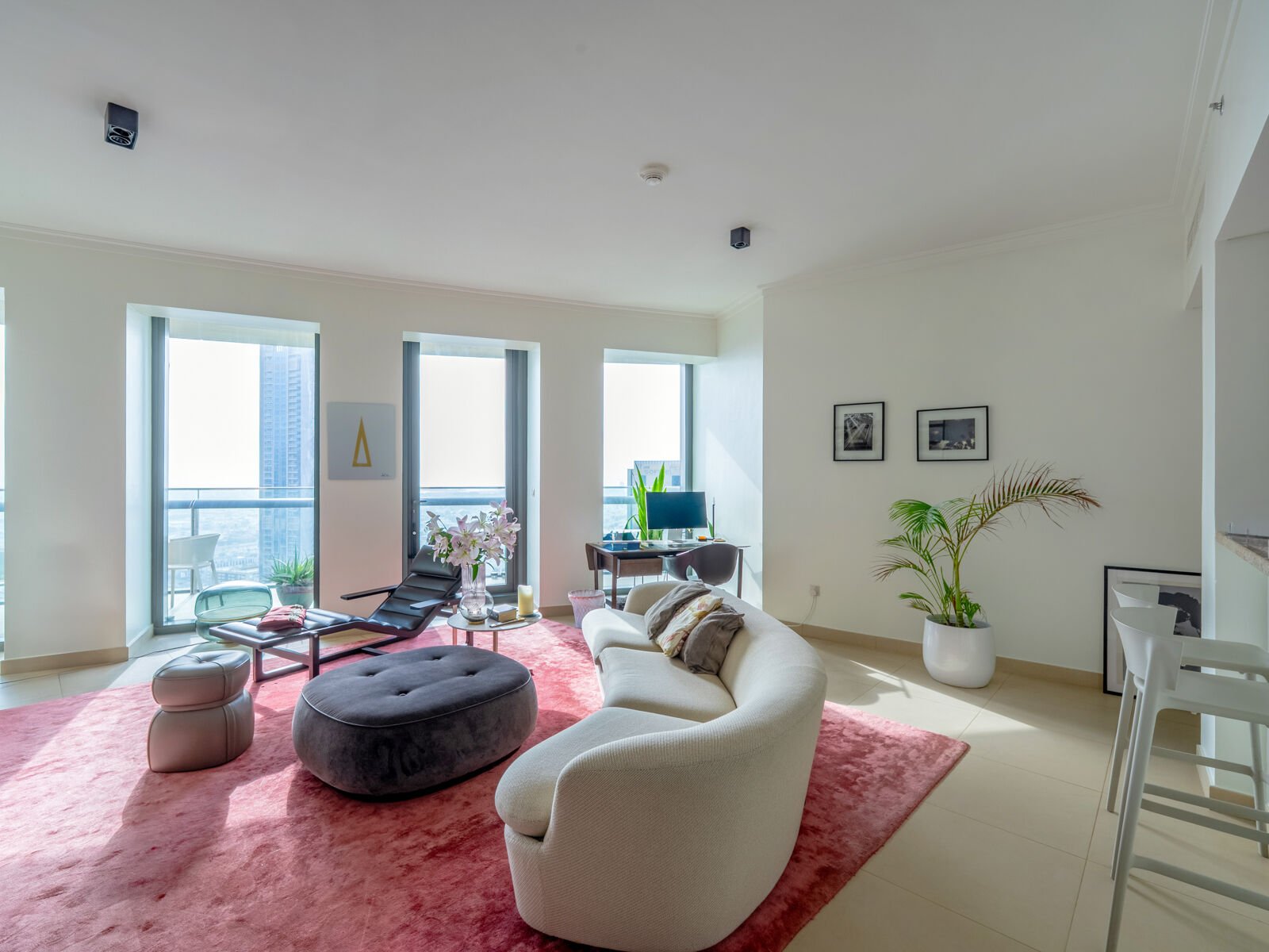 Elegant Contemporary Apartment in Downtown Dubai, picture 1