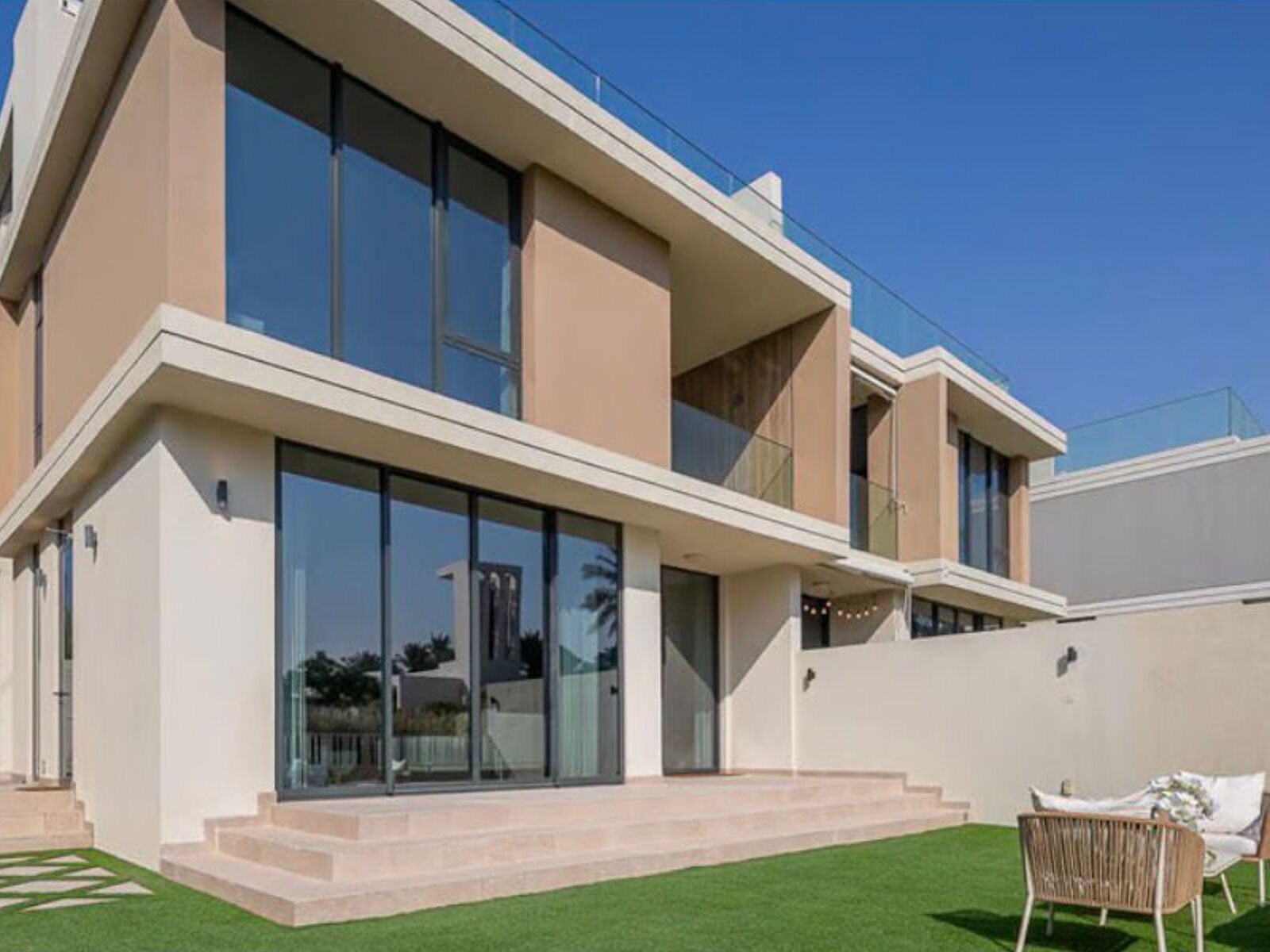 Golf course View | Single row | Vacant | Rooftop, picture 1