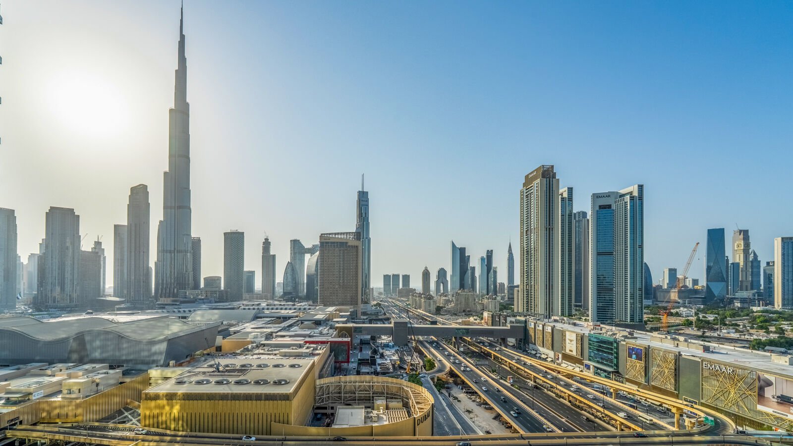 Skyline Luxury | Fully Furnished | Prime Location, picture 1