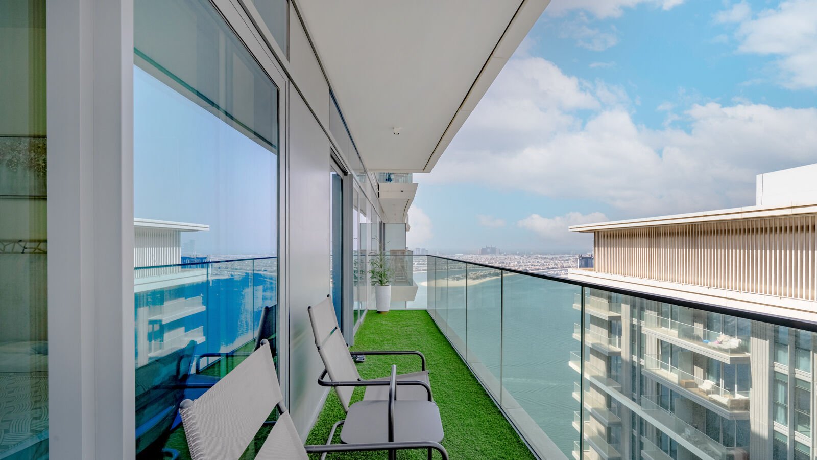 Skyline Elegance | Water Views | Emaar Beachfront, picture 1