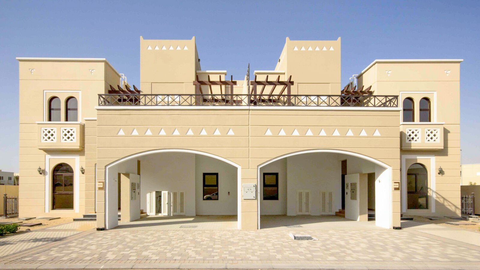 Exclusive Vacant Spacious 4BR Townhouse Single row, picture 1