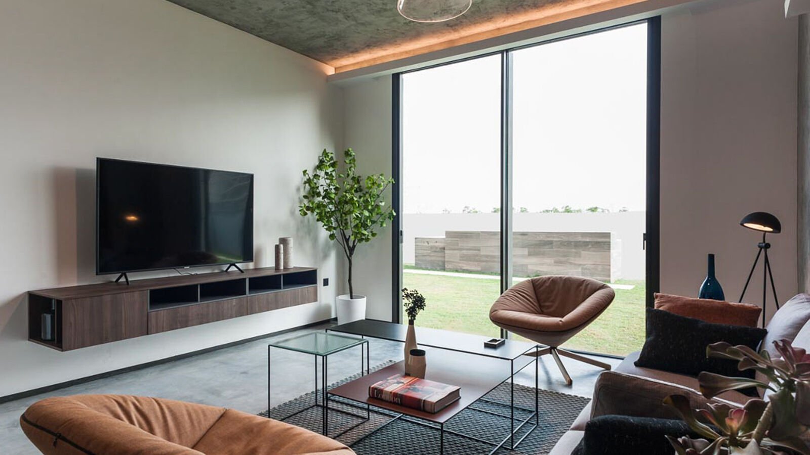 Skyline Serenity | Luxury 2BR at The Terraces, picture 1