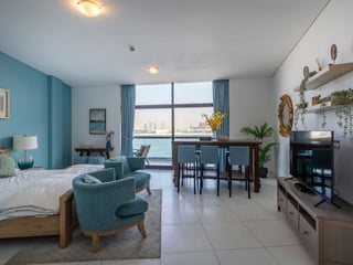 Waterfront Living with Beach Access on The Palm, picture 4