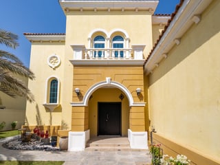 Exclusive listing| Vacant | Landscaped garden, picture 3