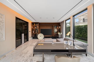 Extraordinary Fully Renovated Turnkey Beach Villa, picture 4