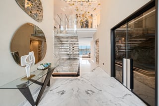 Extraordinary Fully Renovated Turnkey Beach Villa, picture 3