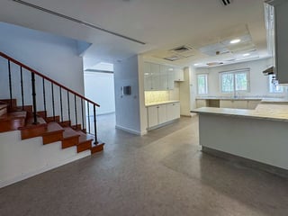 Spacious Villa near Park | Landscaped Garden, picture 4