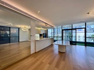Burj Views | Upgraded | Vacant Now, picture 3