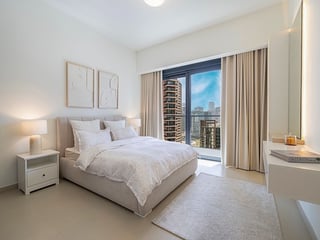 Upgraded l High floor l Blvd View l Vacant, picture 3