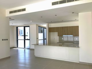 Fully Landscaped Villa | With Garage door | Vacant, picture 4