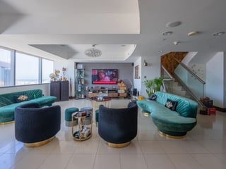 Elegant Duplex Living at the World Trade Centre, picture 3
