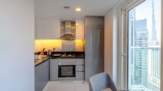 Skyline Luxury | 1BR Fully Furnished | Prime Spot, picture 3