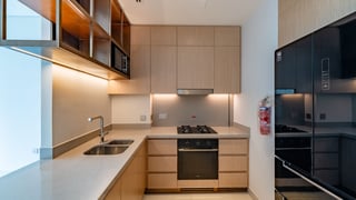 Skyline Luxury | Fully Furnished | Prime Location, picture 4