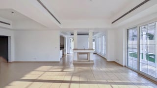 Great Condition Family Villa | Vacant | Landscaped, picture 3