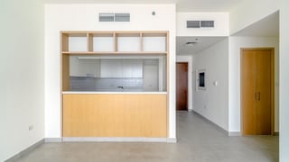 Stunning 2BR located in the heart of Creek Harbour, picture 4