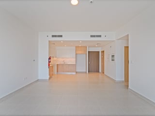 Stunning Waterfront Living | 3BR | Exclusive Home, picture 4