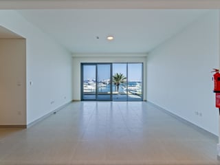 Stunning Waterfront Living | 3BR | Exclusive Home, picture 3