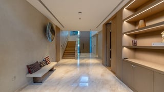 Refined Family-Friendly Villa in District One, picture 3