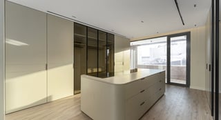 6BR Custom-Built Mansion with Amazing Rooftop Views, picture 3