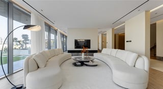 6BR Custom-Built Mansion with Amazing Rooftop Views, picture 4