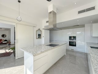 Coveted Jumeirah Islands Villa with Lake Views, picture 3