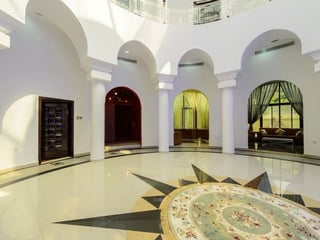 Stunning Villa with Lake Views and Elite Amenities, picture 4