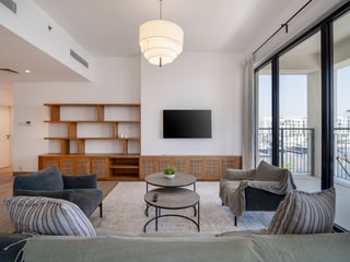 Exquisite La Mer Apartment with Marina Views, picture 3