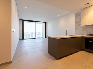 Sophisticated Business Bay Waterfront Apartment, picture 3
