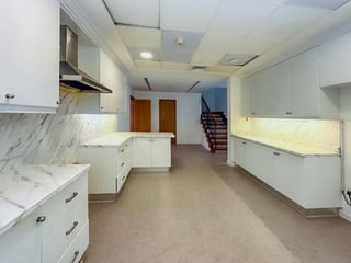 Spacious 5-Bed Villa | Private Garden | Near Park, picture 4