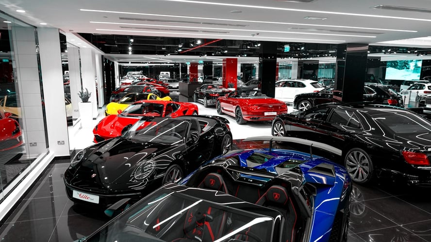 Dubai's Luxury Car Market: Collector Models & Dealers