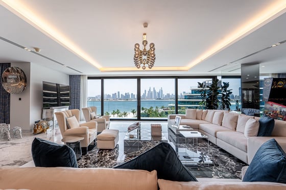 Fully Upgraded with Palm and Beach View, picture 1