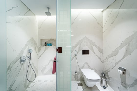 Fully Upgraded with Palm and Beach View, picture 27