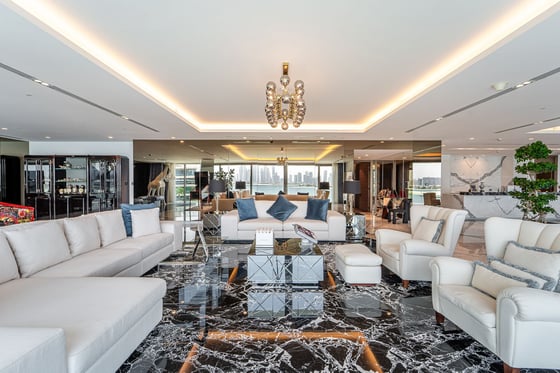 Fully Upgraded with Palm and Beach View, picture 2