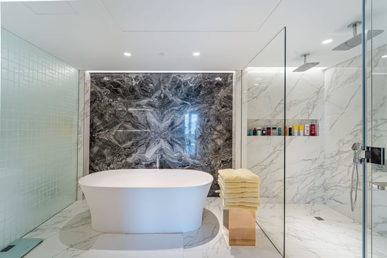 Fully Upgraded with Palm and Beach View, picture 19