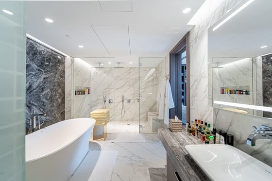 Fully Upgraded with Palm and Beach View, picture 22