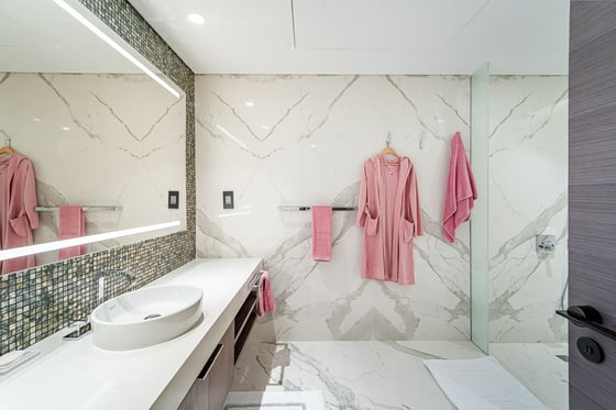 Fully Upgraded with Palm and Beach View, picture 26