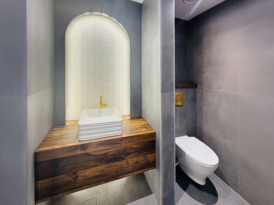 Exclusive Lakefront Villa in Jumeirah Park, picture 12