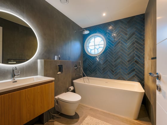 Exclusive Upgraded Lakefront Villa in Jumeirah Park, picture 10