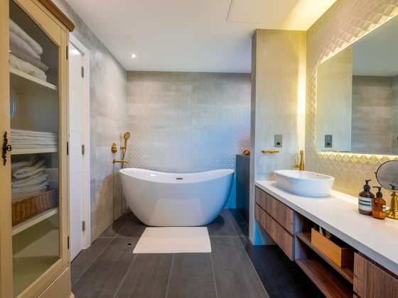 Exclusive Upgraded Lakefront Villa in Jumeirah Park, picture 8