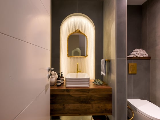 Exclusive Upgraded Lakefront Villa in Jumeirah Park, picture 11