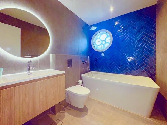 Exclusive Lakefront Villa in Jumeirah Park, picture 11