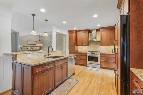 55 Woodland Road, picture 12