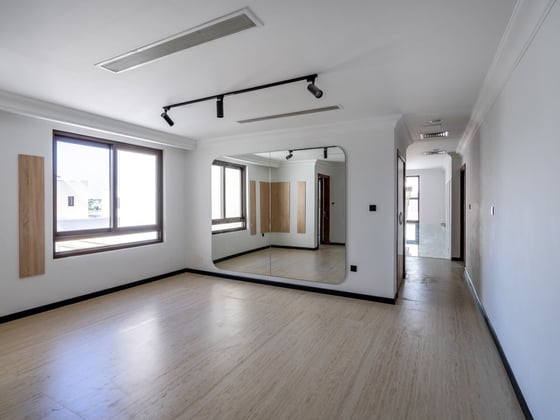 Luxury Arabian Ranches Villa with Park Views, picture 8